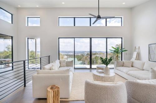 McNeil Casa | Lakeview Retreat: Terrace BBQ