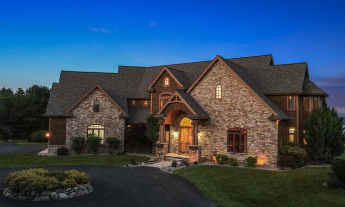 Williamsburg Casa | Lakeview Ridge Retreat