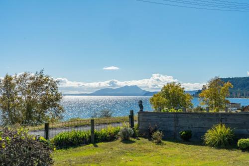 Te Rangiita Casa | Lakeview Scope - Tauranga Taupo Retreat
