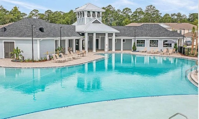 St. Augustine Apartamento | Lakeview Townhome With Pool and Weight Room