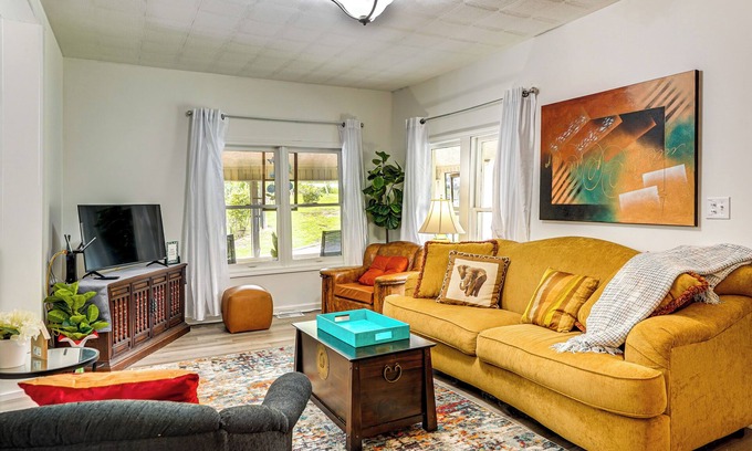 Lemon Springs Casa | Lakeview Vacation Rental - Walk to Crystal Lake!