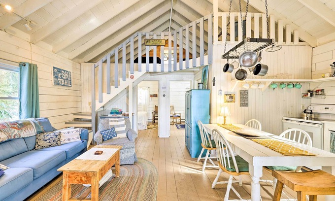 Poyntelle Cabaña | Lakewood Cottage w/ Private Lake Access & Canoes!