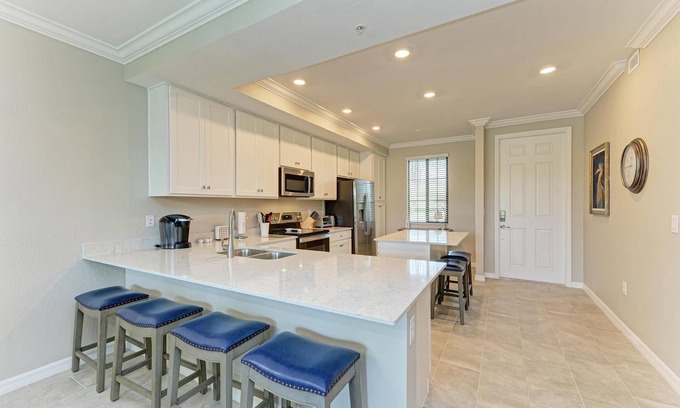 Lakewood Ranch Condominio | Lakewood National Stunning1st. floor condo with lake & golf course views