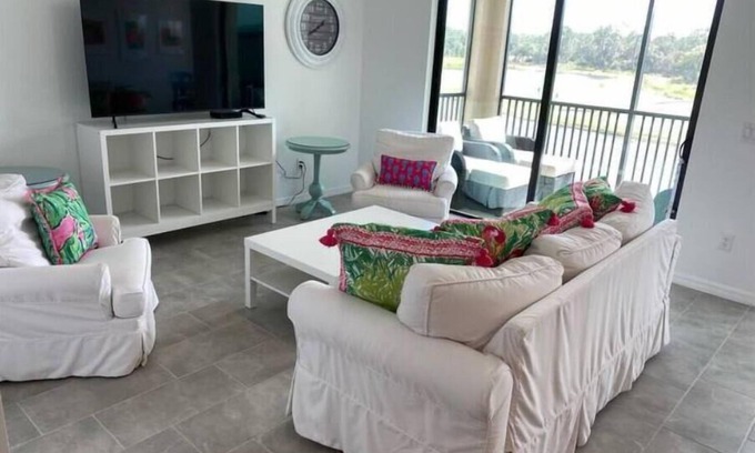 Lakewood Ranch Condominio | Lakewood National Water & Par 3 view.