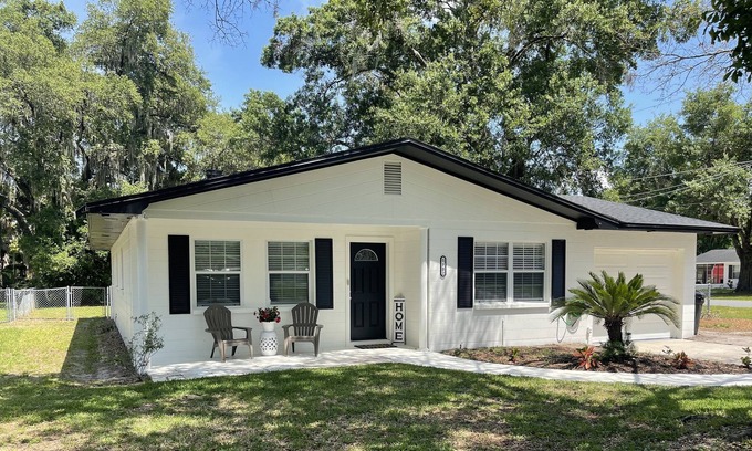 Plant City Casa | Lala’s Hideaway home near Tampa/Orlando