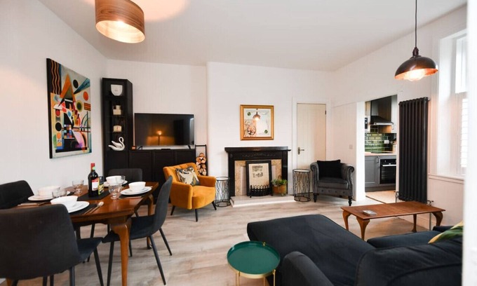Troon Apartamento | Lallan Shores - 2 bed newly refurbished ground floor flat in town centre location in Troon.