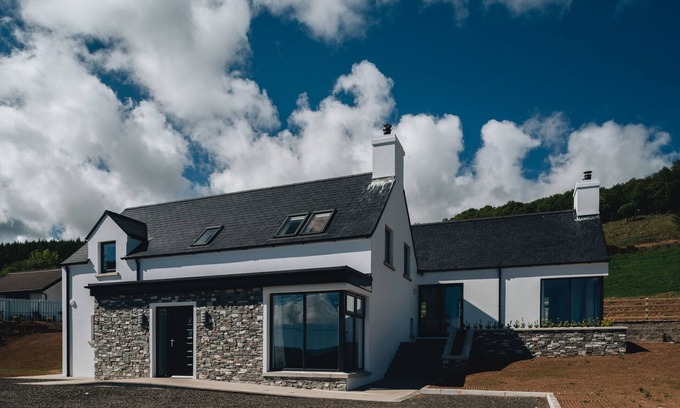 Ballycastle Casa | LAMB COTTAGE, pet friendly, with open fire in Ballycastle