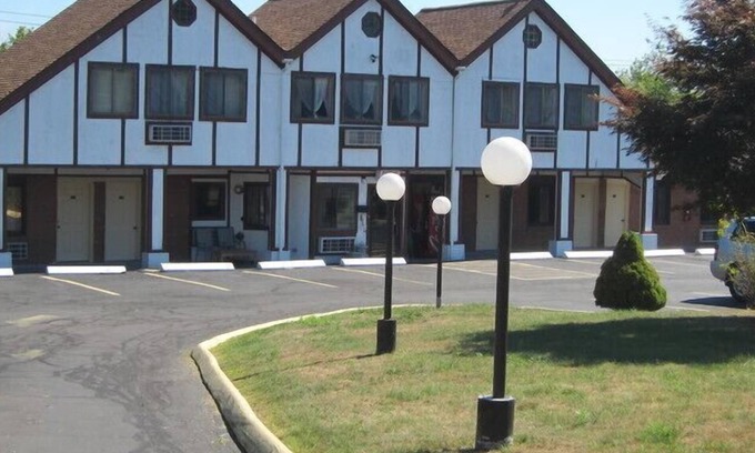Clinton Hotel | Lamplighter Motel - Clinton, Connecticut