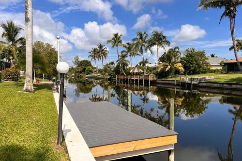 Fort Myers Casa | Lanai and Pool Waterfront Cape Coral Home!