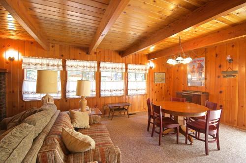 Bass Lake Casa | Lancaster Cabin