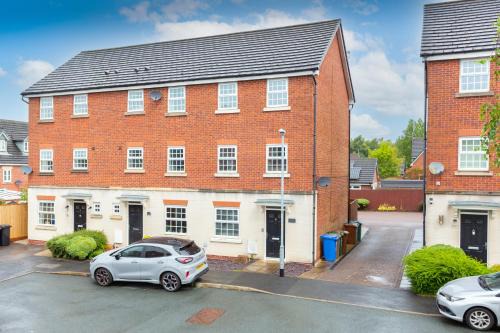 Chorley Casa | Lancers Close House