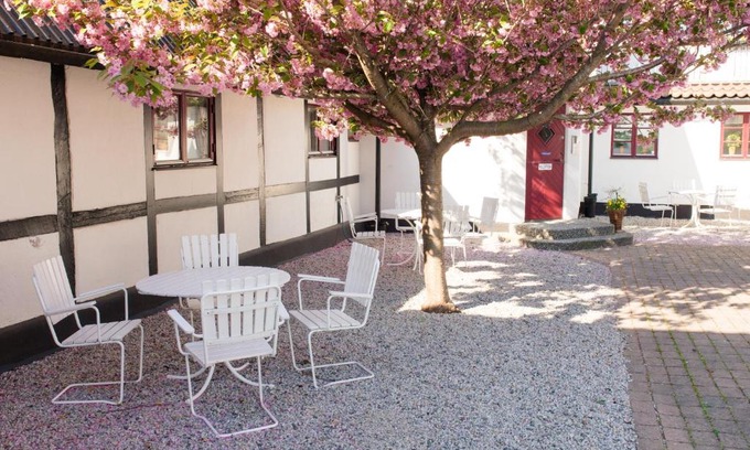 Tomelilla Cama Y Desayuno | Landet Bed and Breakfast