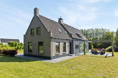 Ouddorp Villa | Landgoed Hermitage - Villa Euphoria - XXL Zwemspa - Max 10 personen