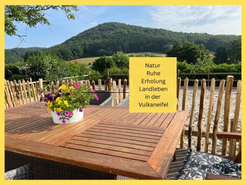 Utzerath Casa | Landgut Pfauenhof - Landleben genießen auf dem Bio-Reiterhof in der Vulkaneifel