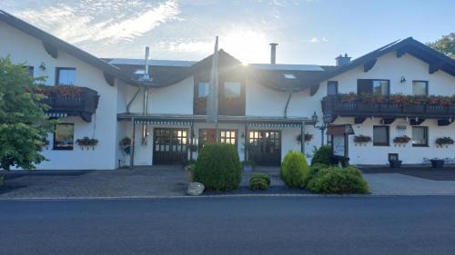 Niederkruechten Hotel | Landhotel Linden am Venekotensee