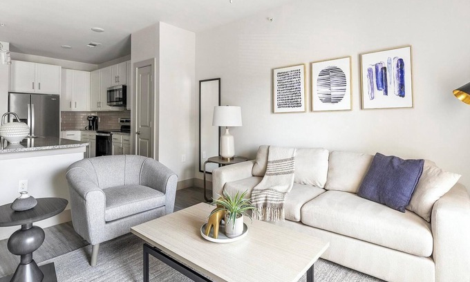 South Arlington Apartamento | Landing | Spectacular 1BD, Pool, Clubhouse