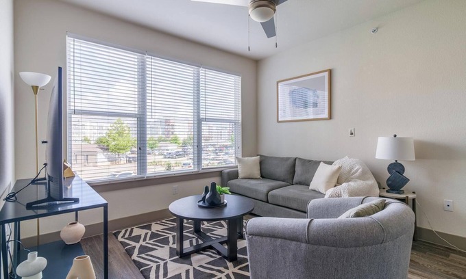 Conroe Apartamento | Landing at Enclave at Woodland Lakes - 1 Bedroo...