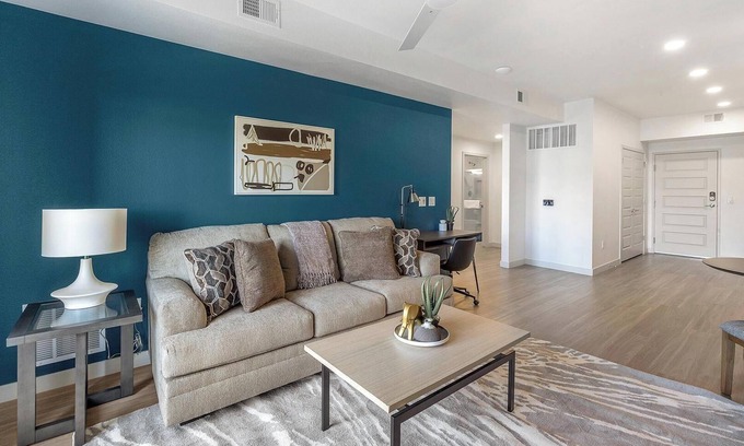 North Mountain Apartamento | Landing | Amazing 1BD, Pool, Gym