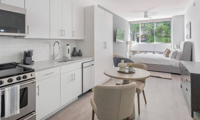 Five Points South Apartamento | Landing | Amazing Studio, Yoga Studio, Gym