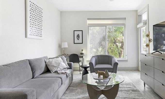 Near East Side Apartamento | Landing at 120 Ninth Street - 1 Bedroom in Downtown