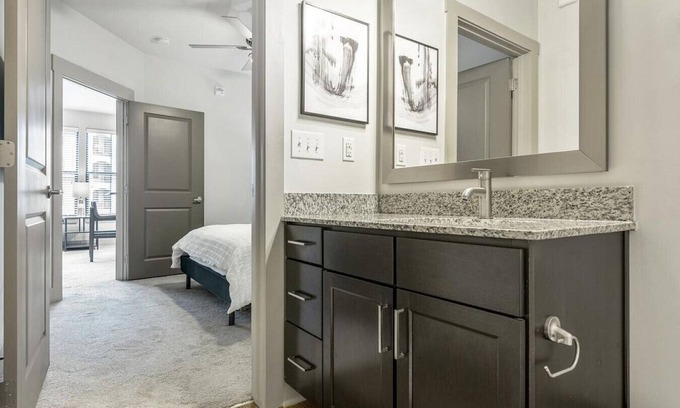 Crestline Heights Apartamento | Landing at 4700 Colonnade - 1 Bedroom in Overton
