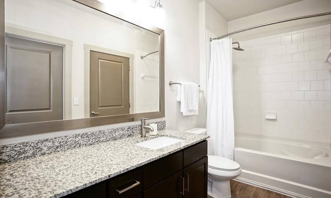 Crestline Heights Apartamento | Landing at 4700 Colonnade - 2 Bedrooms in Overton