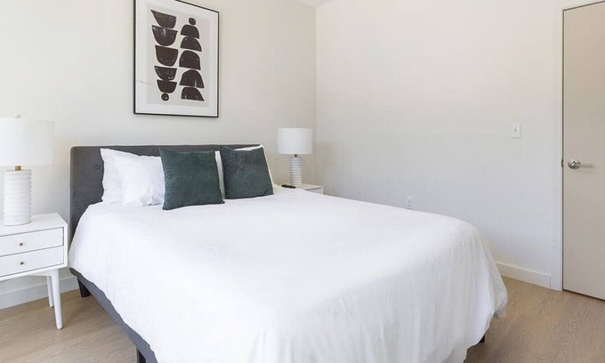 Little Italy Apartamento | Landing at Baricelli - 2 Bedrooms in University Circle