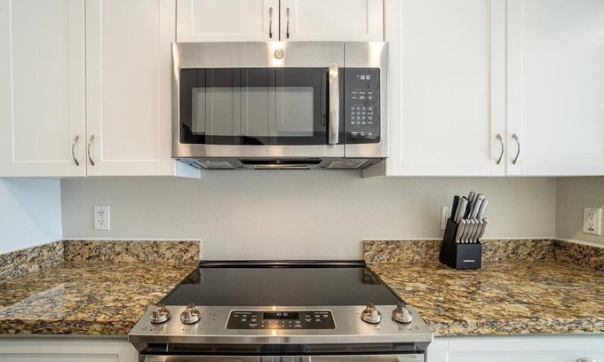Foster City Apartamento | Landing at Beach Park - 1 Bedroom in Downtown Foster City
