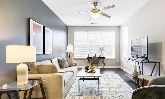Chapel Hill Apartamento | Landing at Blu on Farrington - 1 Bedroom in Woodland Acres
