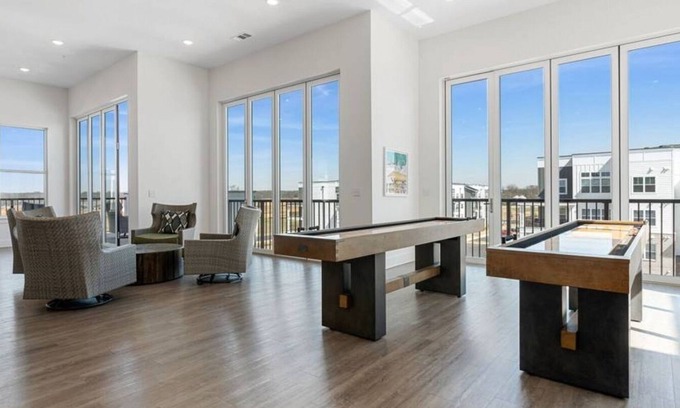 Crestwood South Apartamento | Landing at Crestline