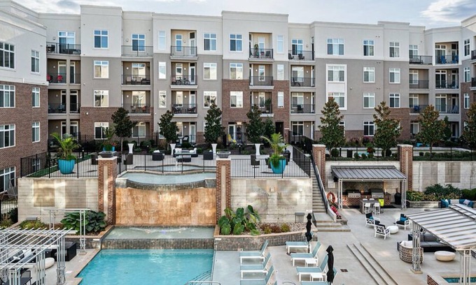 Lenexa Apartamento | Landing at Domain at City Center - 1 Bedroom in Downtown Lenexa