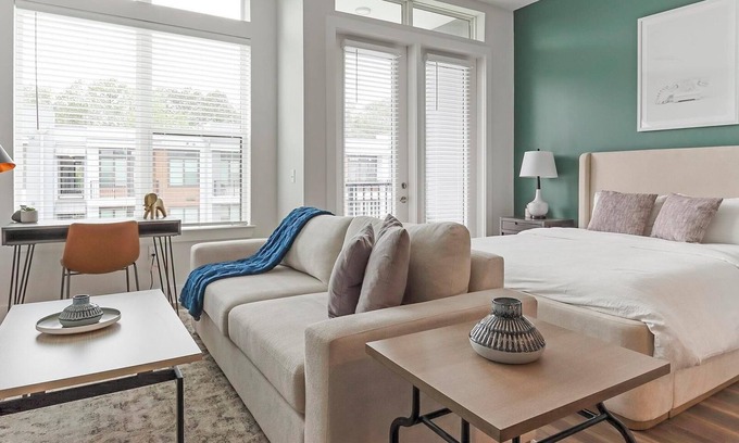 East Side Apartamento | Landing at Ella Apartments - Studio in Atlanta