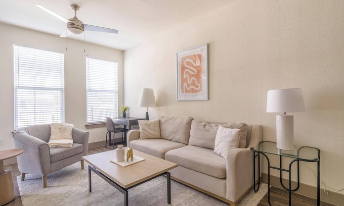 Conroe Apartamento | Landing at Enclave at Woodland Lakes - 1 Bedroo...