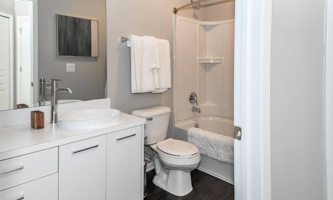 Auburn Hills Apartamento | Landing at Five Points of Auburn Hills - 2 Bedrooms in Downtown Auburn Hills
