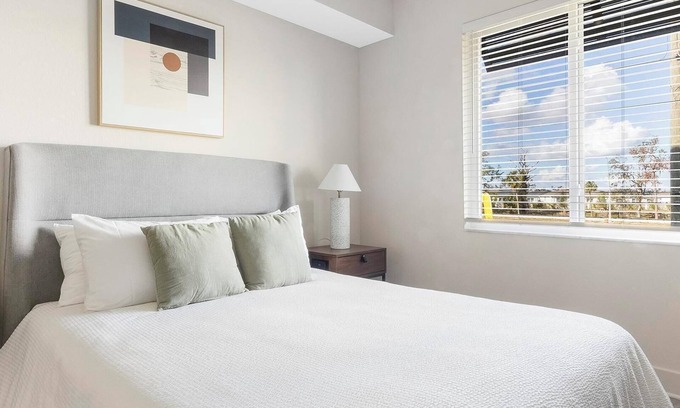 Palmetto Apartamento | Landing at Gateway Commons - 2 Bedrooms in Elle...