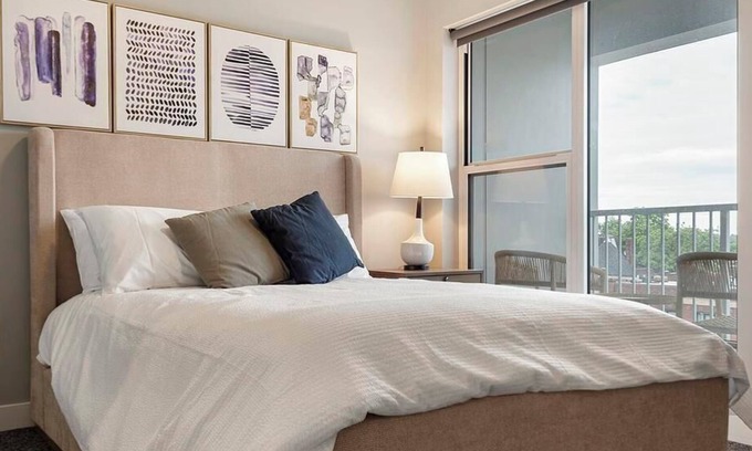 Compton Heights Apartamento | Landing at Grand Flats - 2 Bedrooms in Compton Heights