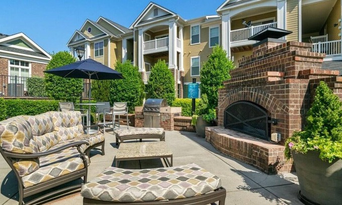 Mint Hill Apartamento | Landing at Hawthorne at the Greene - 1 Bedroom in Bradfield Farms