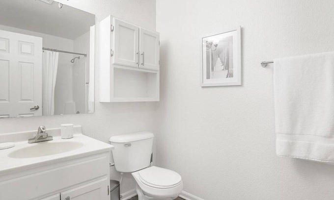 Fort Wayne Apartamento | Landing at Island Club - 2 Bedrooms in Downtown Fort Wayne