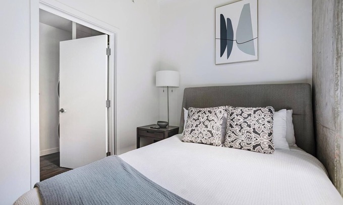 Mann Apartamento | Landing at Madrone - 1 Bedroom in Central District