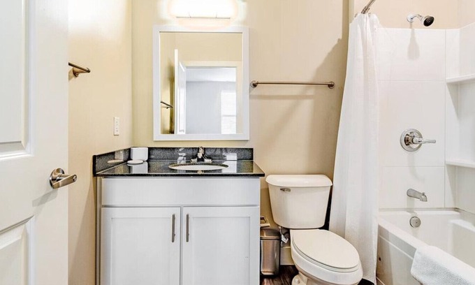 Toledo Apartamento | Landing at Marina Lofts - 1 Bedroom in East Toledo