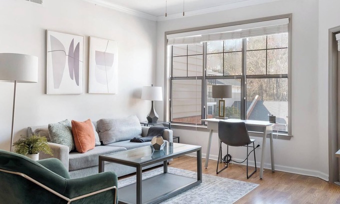 Lindridge-Martin Manor Apartamento | Landing at Monroe Place - 2 Bedrooms in Lenox Park