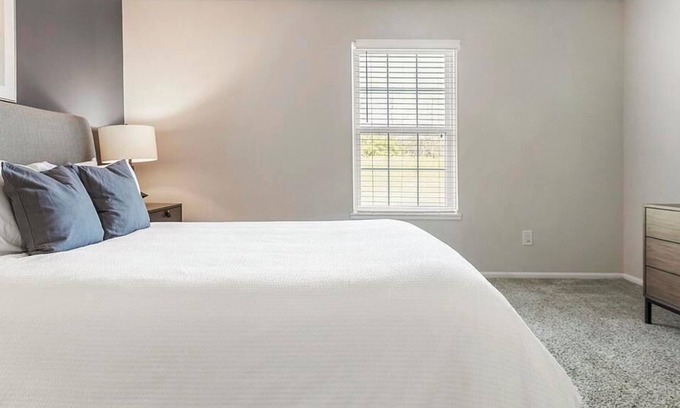 Lewis Center Apartamento | Landing at Oak Creek at Polaris - 1 Bedroom in Downtown Columbus