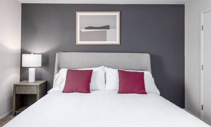 Lewis Center Apartamento | Landing at Oak Creek at Polaris - 1 Bedroom in Downtown Columbus