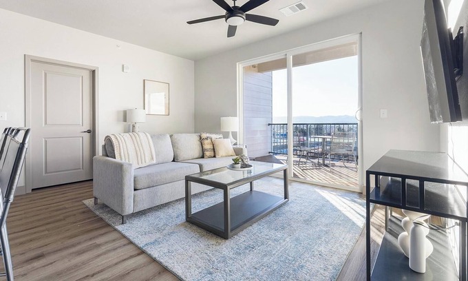 Littleton Apartamento | Landing at Parkside at Littleton Village - 1 Be...