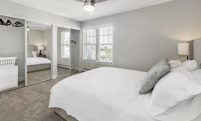 Waukesha Apartamento | Landing at River's Edge - 2 Bedrooms in Downtown Waukesha