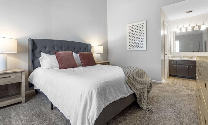 Lexington Apartamento | Landing at Saddlebrook at Tates Creek - 2 Bedrooms in Downtown Lexington