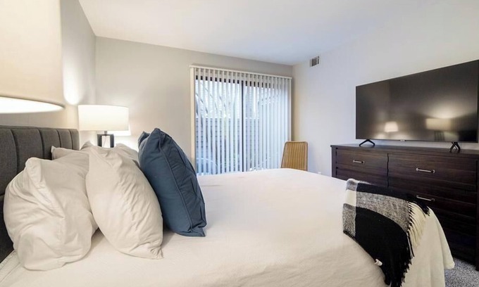 Lexington Apartamento | Landing at Saddlebrook at Tates Creek - 1 Bedroom in Downtown Lexington