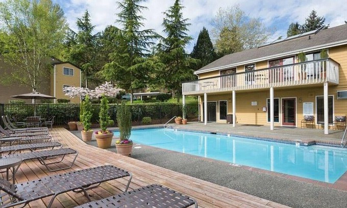 Downtown Apartamento | Landing at Skyline Redmond - 1 Bedroom in Grass Lawn