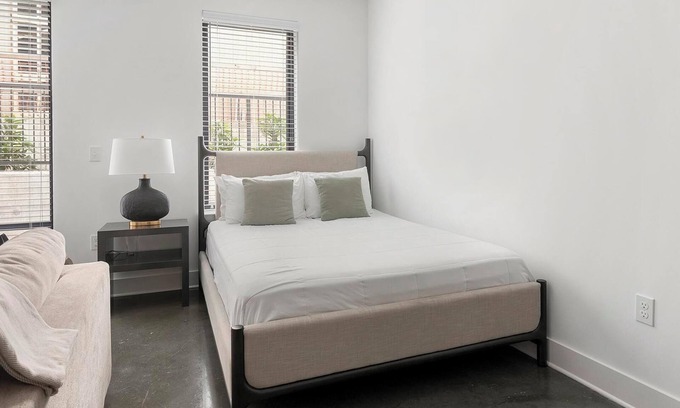 Eighth Avenue Apartamento | Landing at Standard Assembly - Studio in South ...