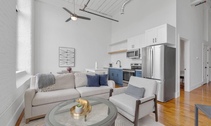 Greenville Apartamento | Landing at The American Spinning Mill - 2 Bedro...
